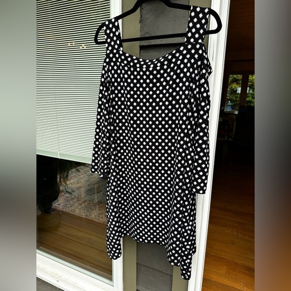 Chico's Black and White Asymmetrical Cold Shoulder Top - Picture 3 of 9